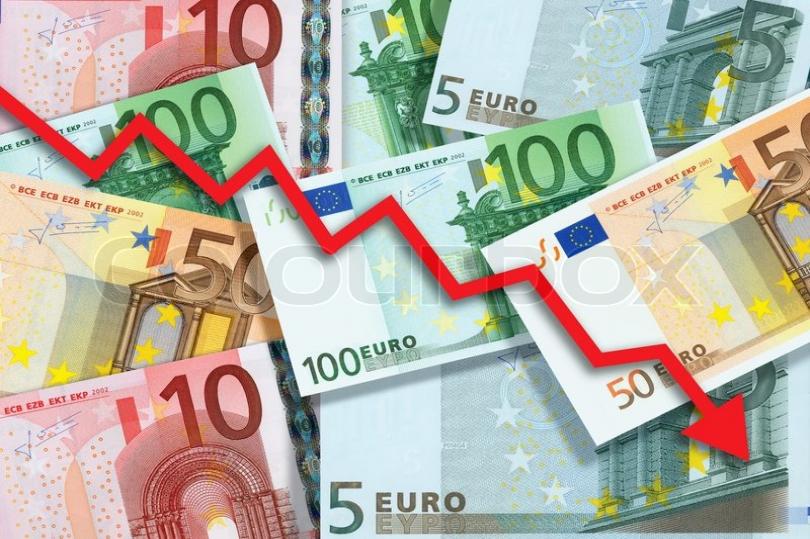 اليورو يتراجع على إثر تصريحات محافظ البنك المركزي الأوروبي دراجي